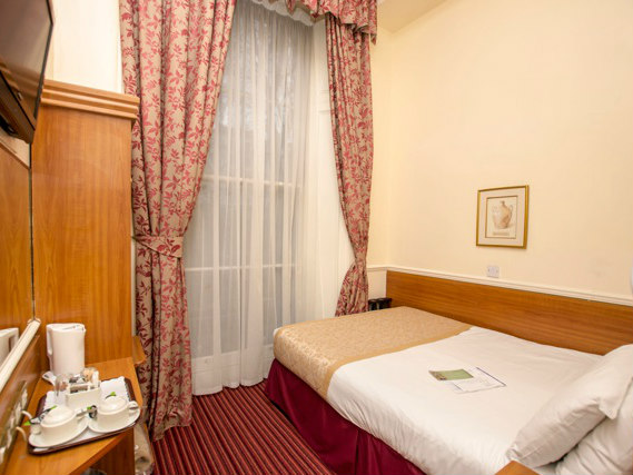 Single rooms at Reem Hotel provide privacy