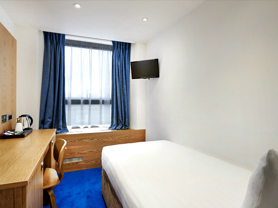 Single rooms at Central Park Hotel London provide privacy