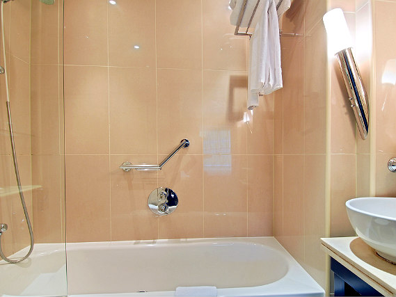 A typical shower system at Shaftesbury Metropolis London Hyde Park