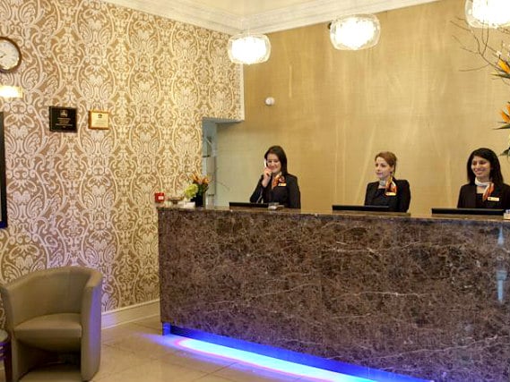 Paddington Court Hotel has a 24-hour reception so there is always someone to help