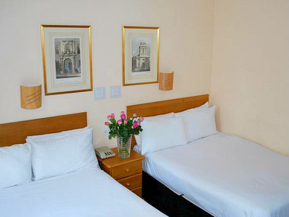Ein Vierbettzimmer an Lord Kensington Hotel