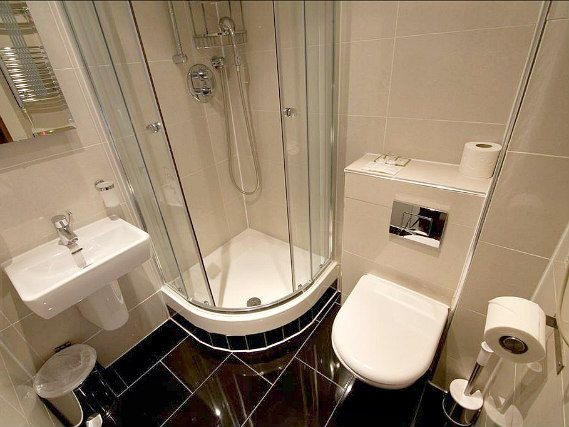 Ein Badezimmer im Hotel 43 London