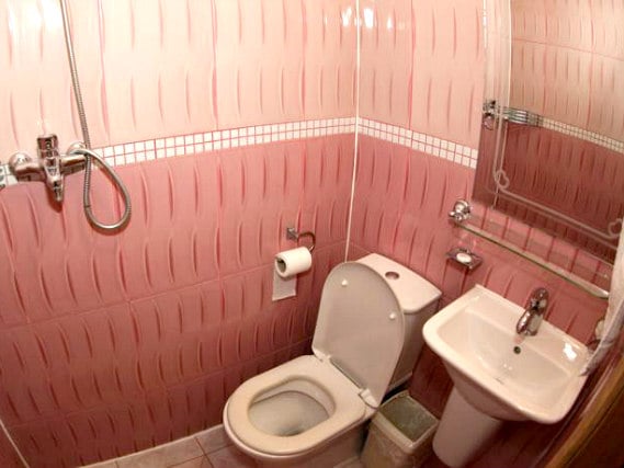 Ein Badezimmer im Holland Inn Hotel