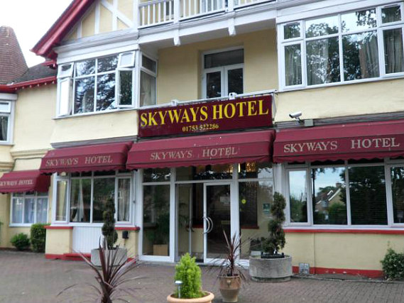 Skyways Hotel, Außenansicht