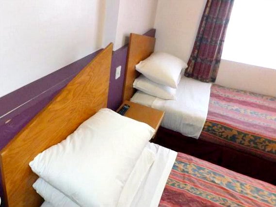 Habitación doble con camas separadas en Dover Hotel London