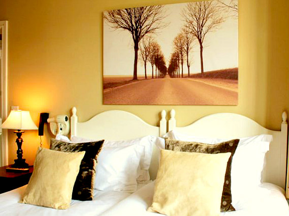 Habitación doble con camas separadas en Ambassador Heathrow Hotel