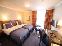 Habitación doble con camas separadas en el Aerodrome Hotel Croydon