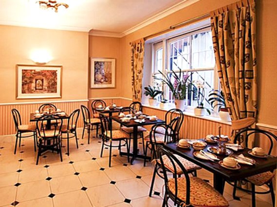 Un lugar para comer en Avon Hotel London