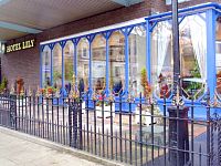 Fachada del hotel Lily