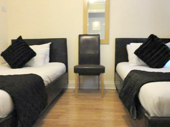 Une chambre avec lits jumeaux de City View Hotel Roman Road Market