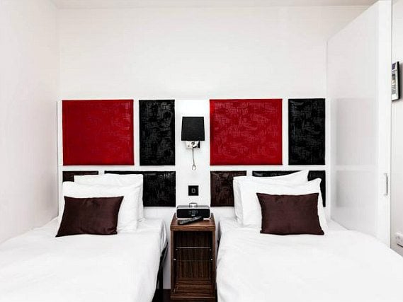 Une chambre avec lits jumeaux de Chiswick Rooms