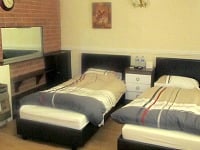 Une chambre avec lits jumeaux de Woolwich Lodge