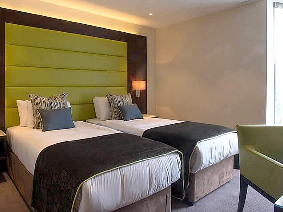 Une chambre avec lits jumeaux de St Georges Hotel Wembley