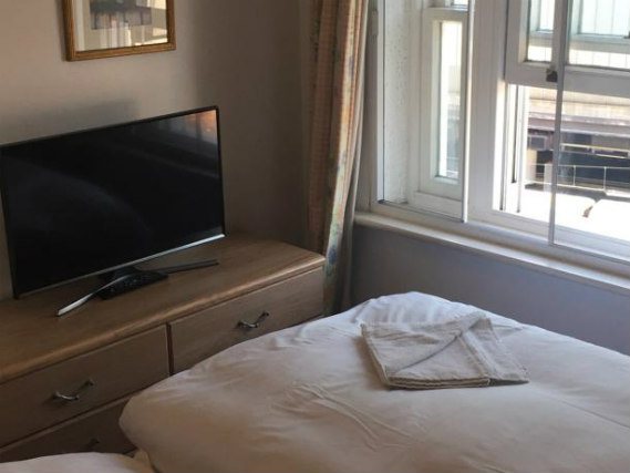 Une chambre simple à Belgravia Rooms London