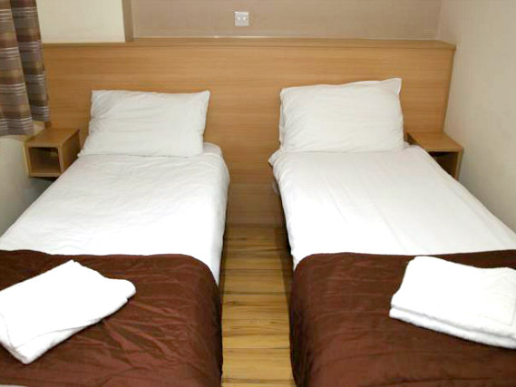 Une chambre avec lits jumeaux de Holland Court Hotel