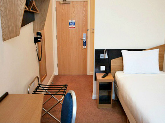 Single rooms at Vauxhall Hotel provide privacy