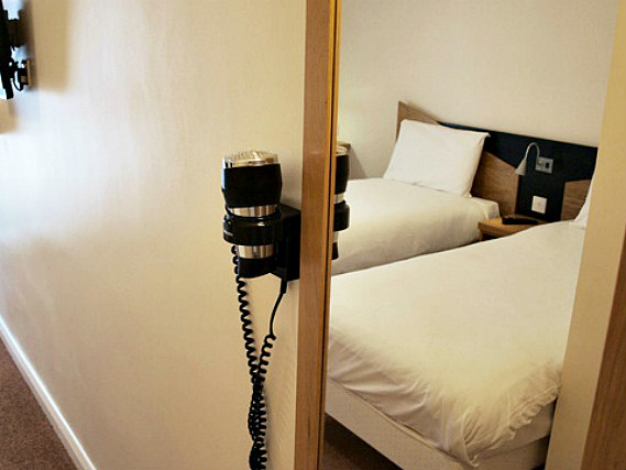 A typical twin room at Vauxhall Hotel