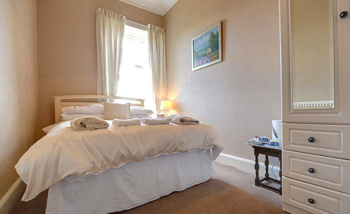 Get a good night's sleep in your comfortable room at Chalmers Bed & Breakfast