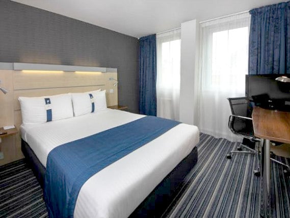 Get a good night's sleep in your comfortable room at Holiday Inn Express London Southwark