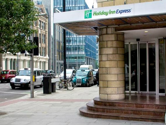 The Holiday Inn Express London Southwark's welcoming entrance