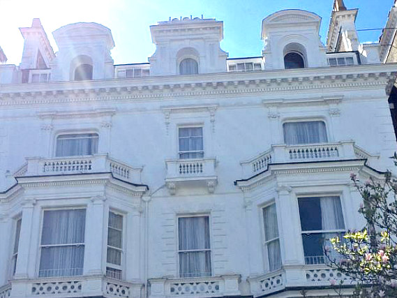Bluebells Hotel is located close to Notting Hill Gate Tube Station