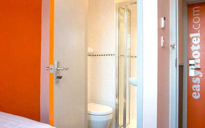 A typical bathroom at Boulevard Hotel