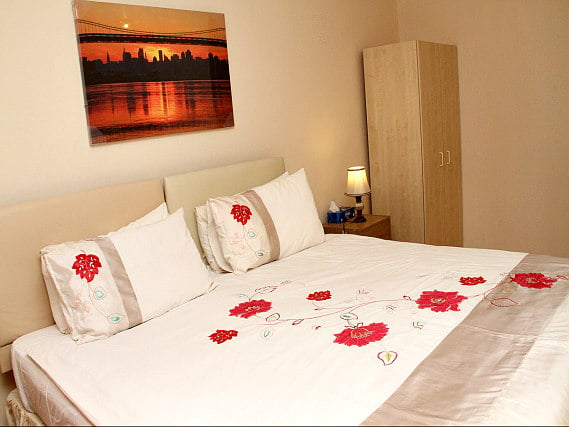 A double room at Julius Lodge Thamesmead is perfect for a couple