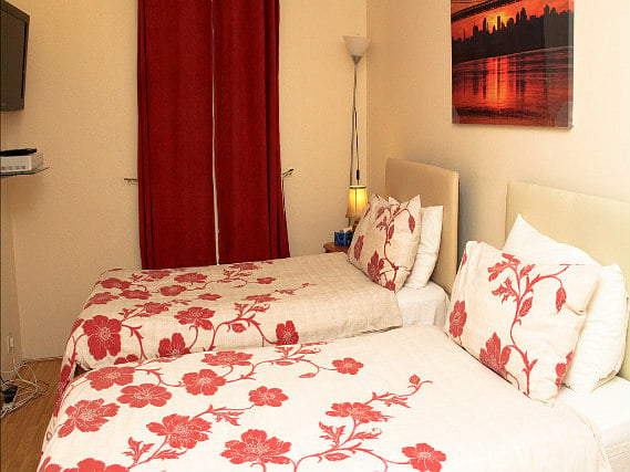 A twin room at Julius Lodge Thamesmead is perfect for a two guests