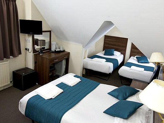 Quad rooms at King Solomon Hotel London are the ideal choice for groups of friends or families