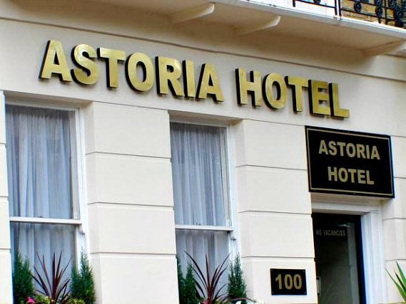 Astoria Hotel London is situated in a prime location in  Paddington close to Marylebone High Street