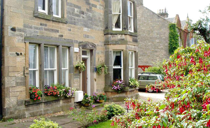 The attractive gardens and exterior of Aynetree Guest House