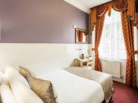 A double room at Lord Kensington Hotel is perfect for a couple