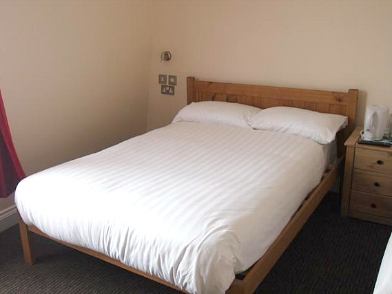 A typical room at Earls Court Garden Hostel