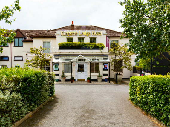 Kingston Lodge Hotel is situated in a prime location in Kingston close to Norbiton Train Station