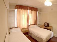 A typical twin room at Chelsea House Hotel