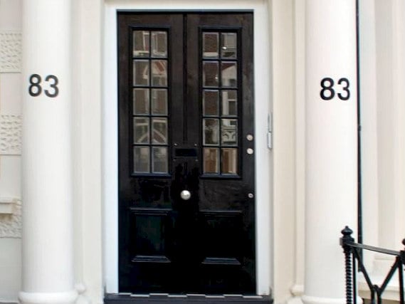 The Kensington Studios is situated in a prime location in Kensington close to Leighton House Museum
