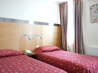 A typical triple room at Maiden Oval Hotel