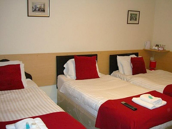 Triple rooms at Twickenham Guest House are the ideal choice for groups of friends or families