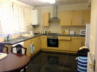 The clean and pleasant kitchen at Woolwich Lodge