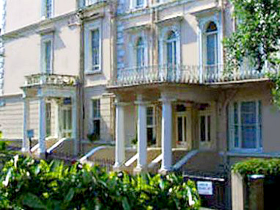 Lords Hotel London is situated in a prime location in Bayswater close to Kensington Gardens