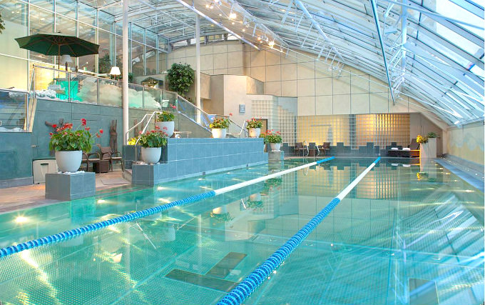 Swimmingpool at Jumeirah Carlton Tower
