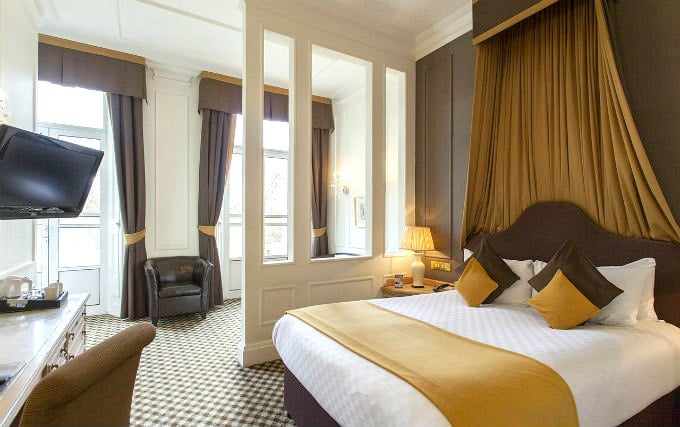 A comfortable double room at Thistle Hotel Hyde Park