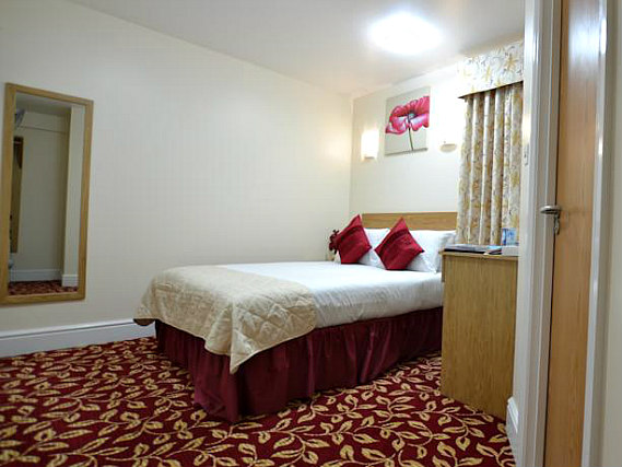 Relax with a good nights sleep in the comfortable double beds at Best Western Greater London Ilford
