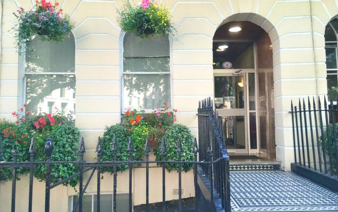 The attractive gardens and exterior of George Hotel London