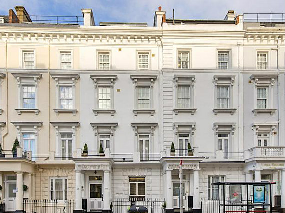 Lidos Hotel is located close to Warwick Square
