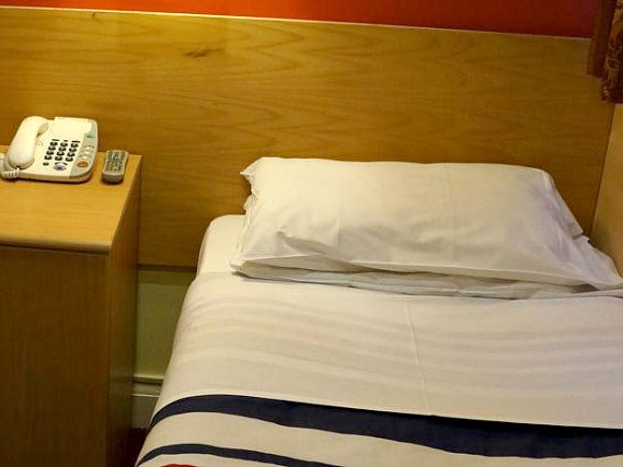 Single rooms at London Guest House Acton provide privacy
