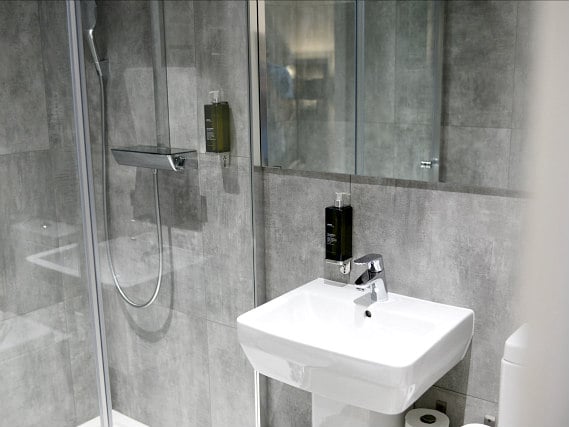A bathroom at The 29 London (fka Airways Hotel)