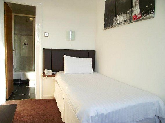 Clean and comfortable Single Room with ensuite at the Camden Lock Hotel