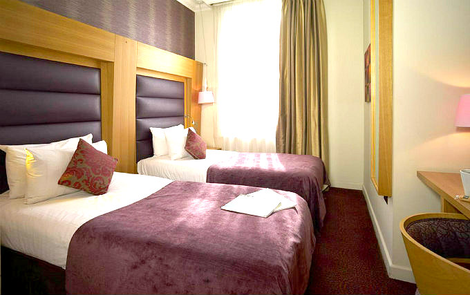 A comfortable twin room at Ibis Styles London Gloucester Road