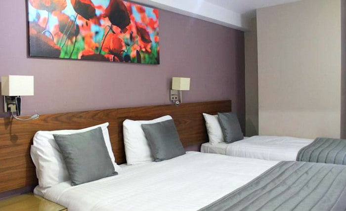 Triple rooms at Sheriff Inn London are the ideal choice for groups of friends or families